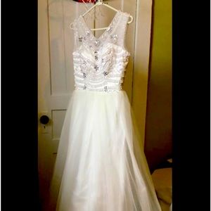 Lovely “beach” wedding dress - never worn
